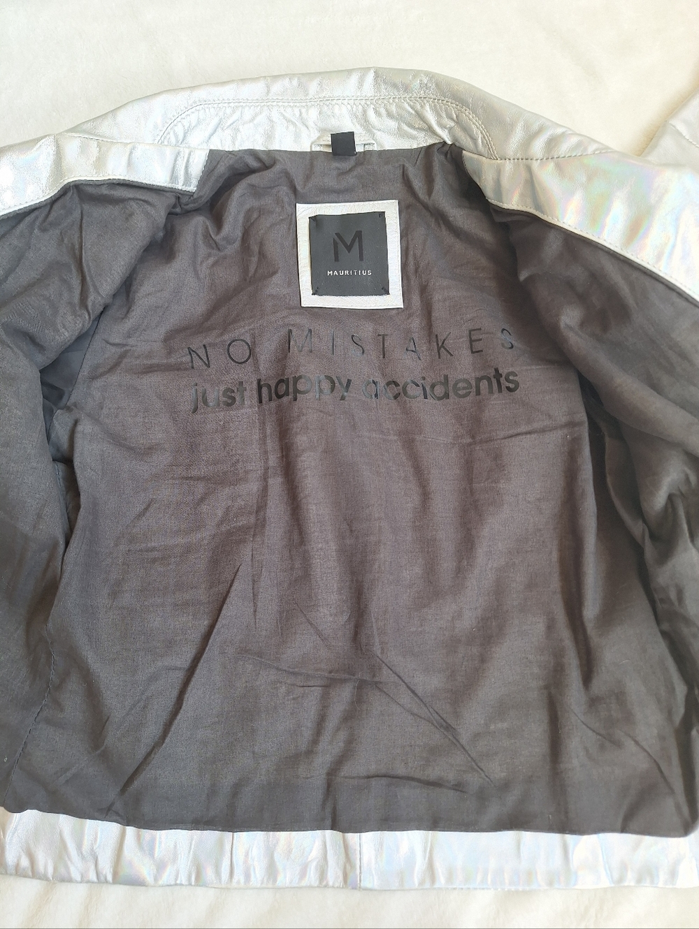 ✨ MAURITIUS Silver Holographic Leather Moto Jacket Sz L (Fits like M) ✨️ - Picture 9 of 16